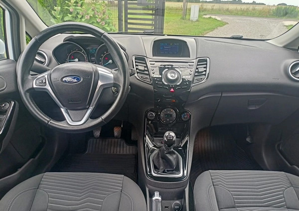 Ford Fiesta cena 26000 przebieg: 131585, rok produkcji 2013 z Chełmno małe 436